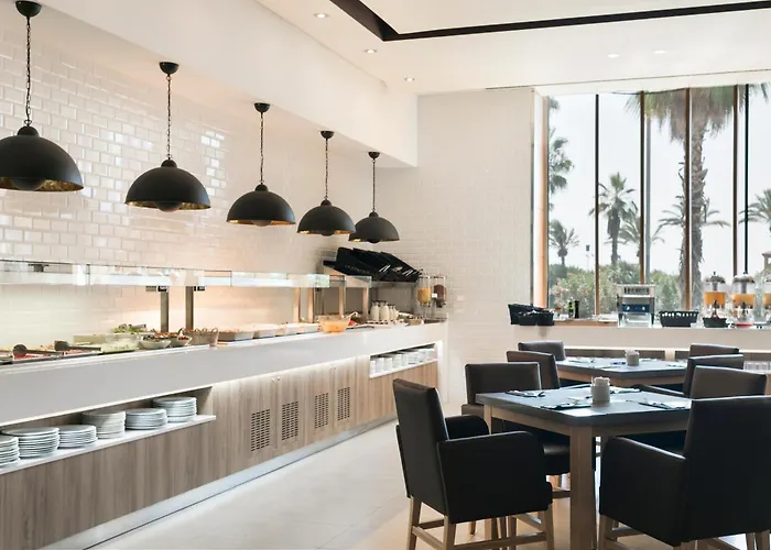 מלון Front Maritim 4*