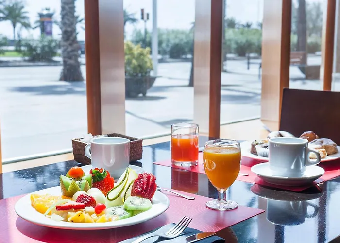 מלון Front Maritim 4*